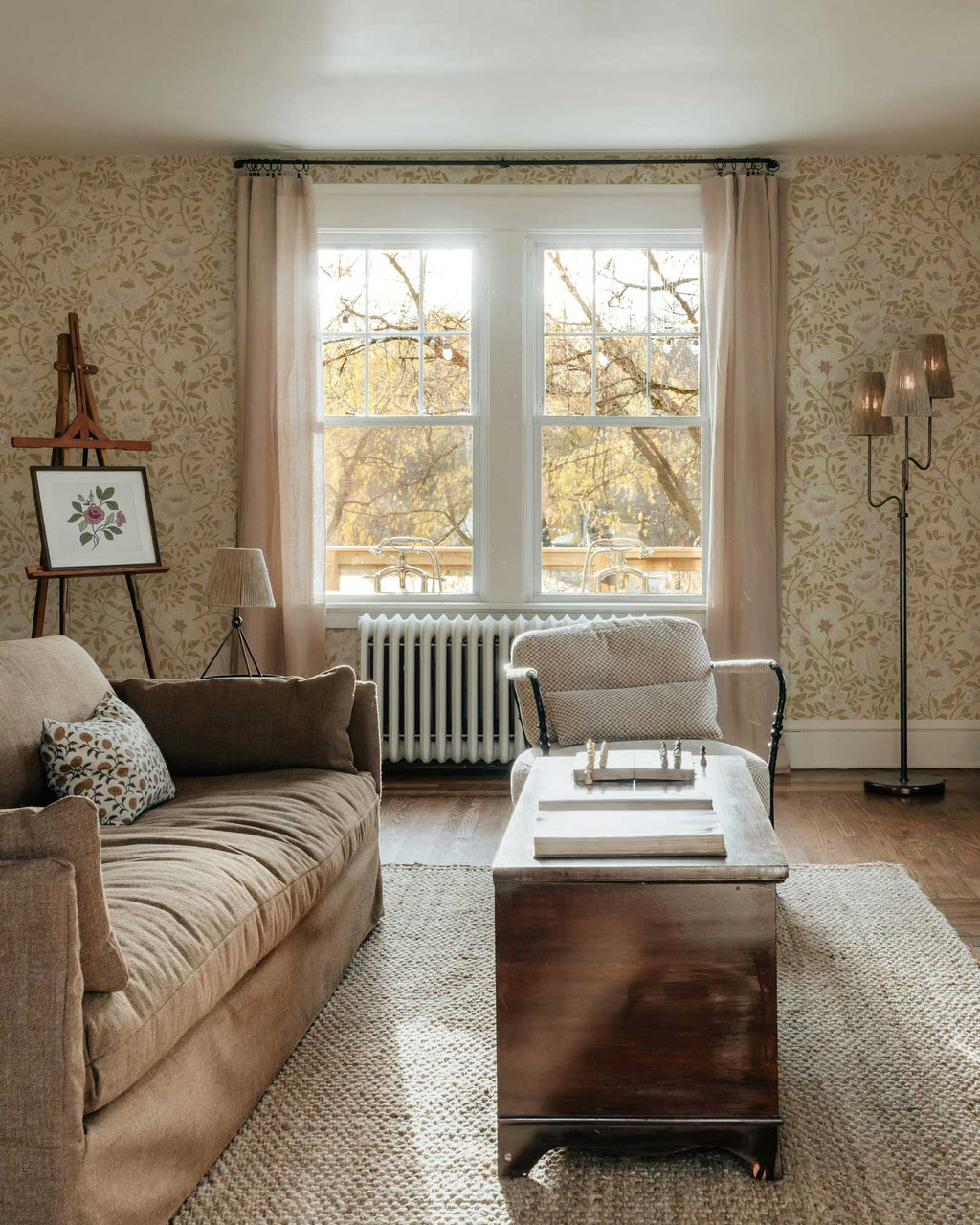 Annabelle Wallpaper in Antique Blush