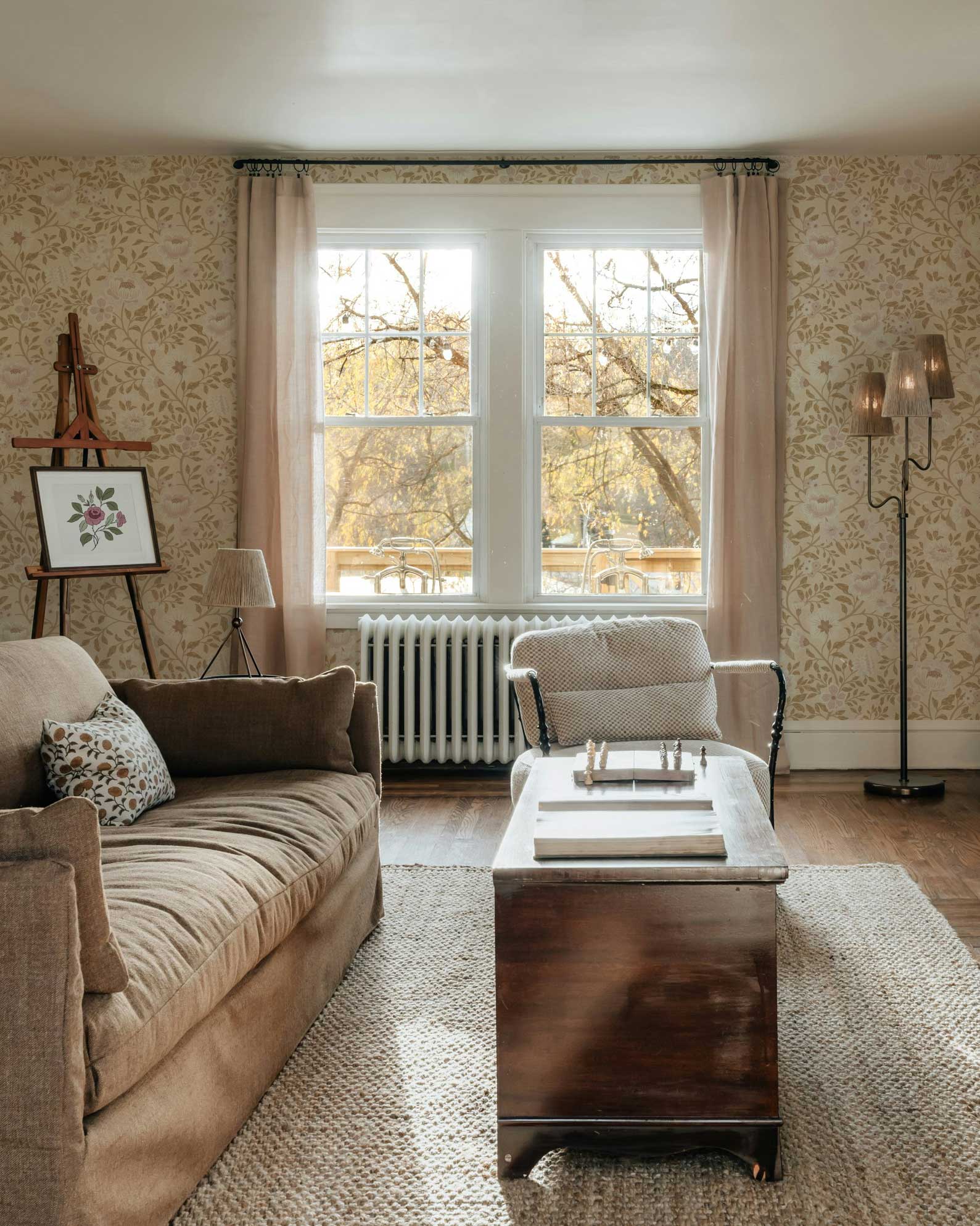 Annabelle Wallpaper in Antique Blush