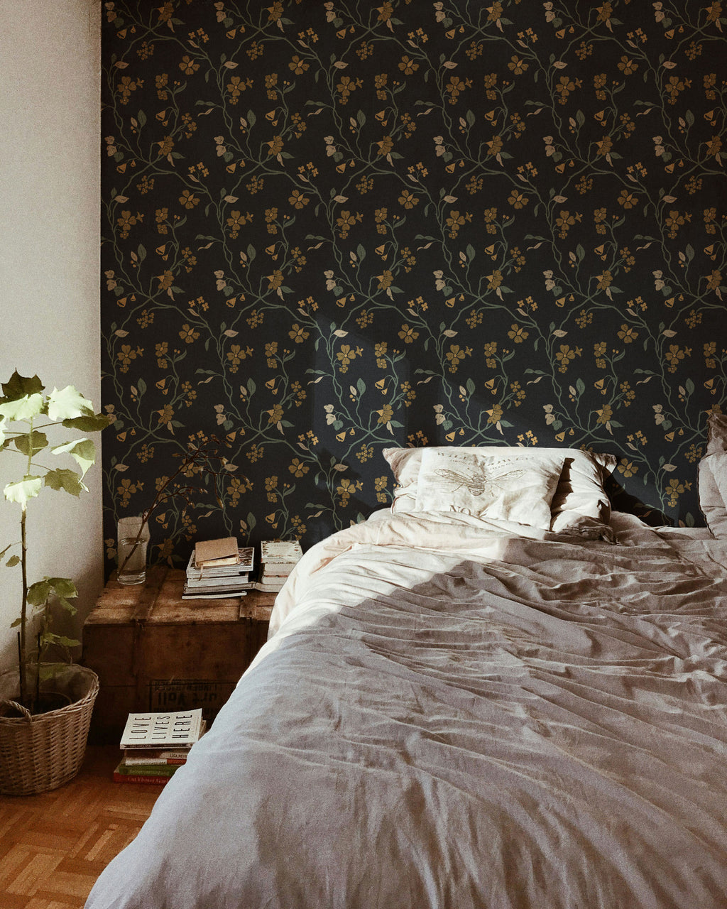 Lunaria Vine Wallpaper in Iron Slate