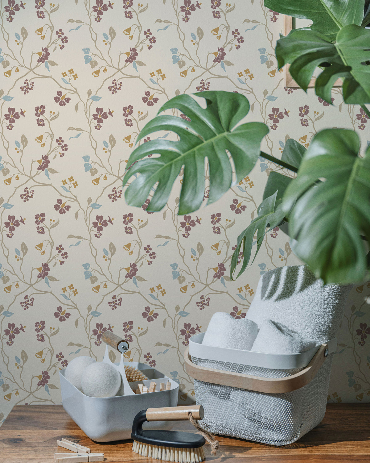 Lunaria Vine Wallpaper in Wildflower Cream