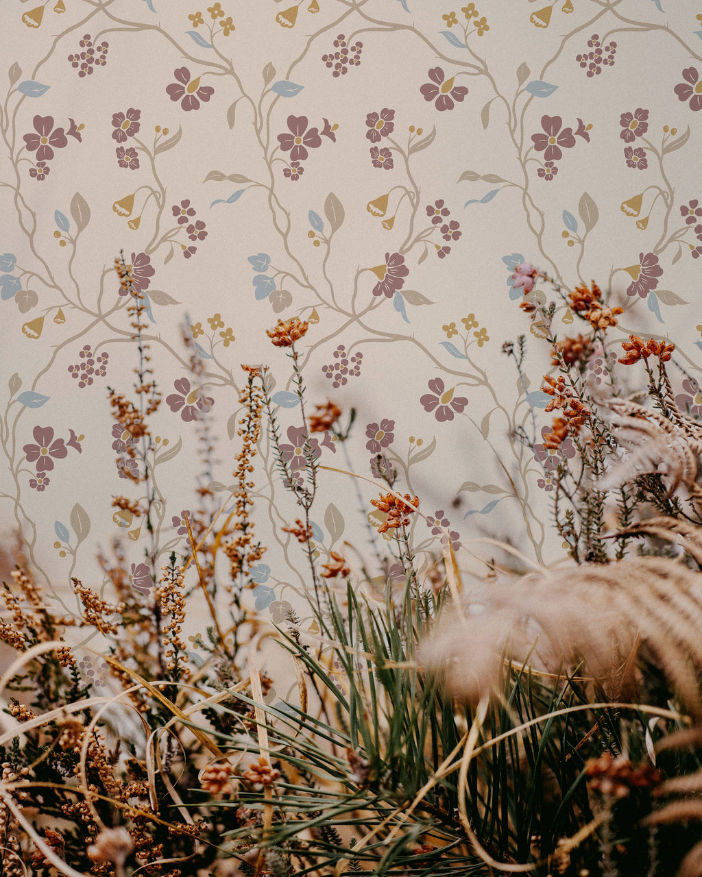 Lunaria Vine Wallpaper in Wildflower Cream