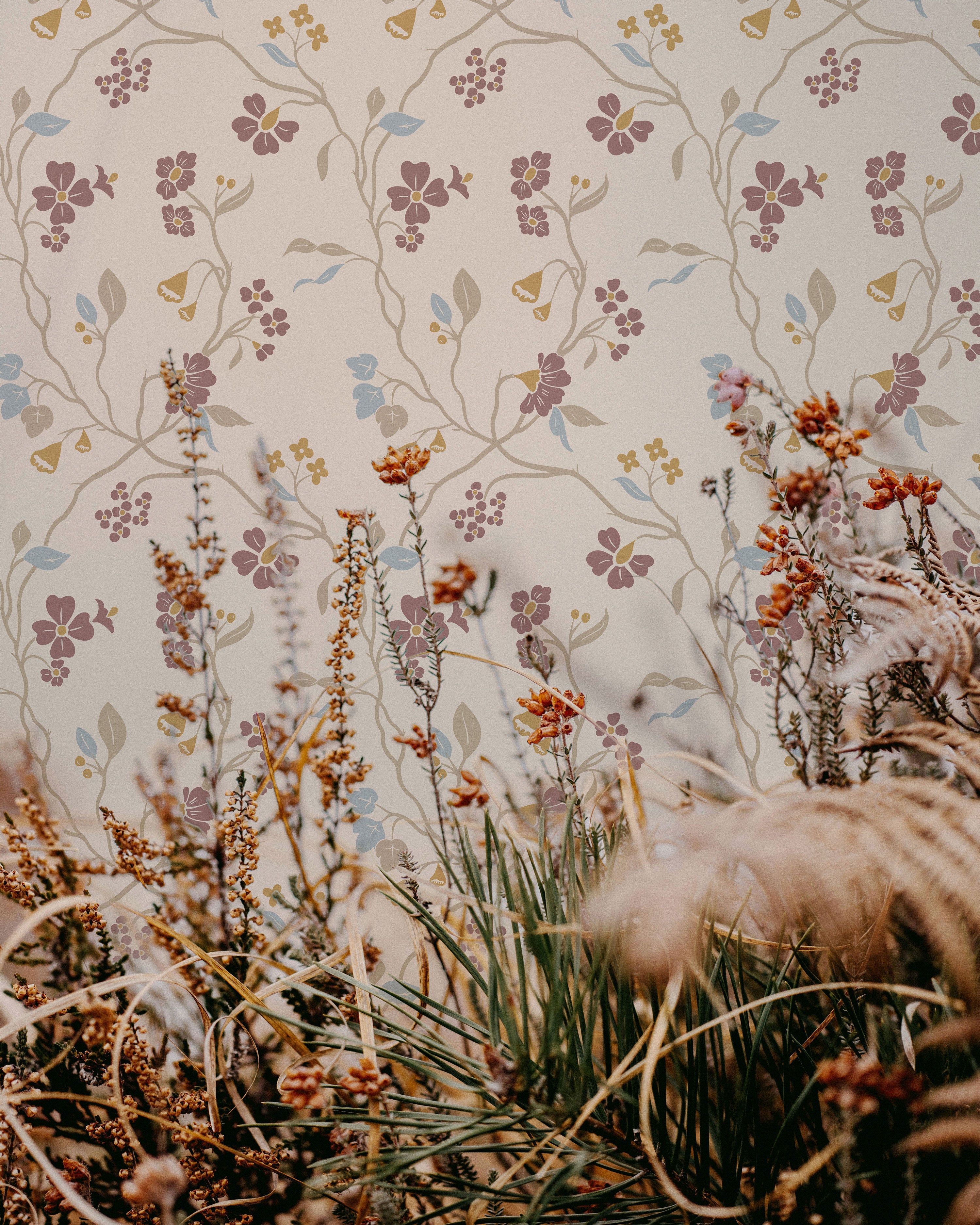 Lunaria Vine Wallpaper in Wildflower Cream