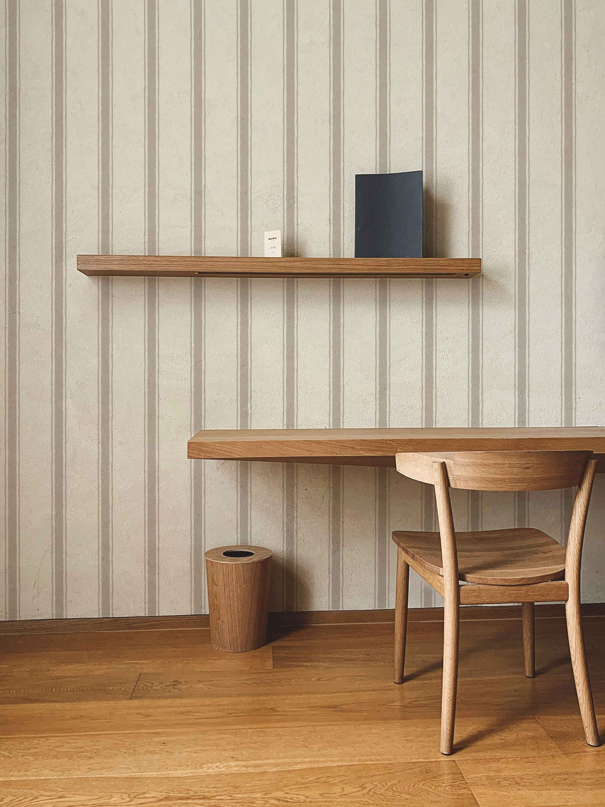 Moulding Line Wallpaper in Cool Taupe