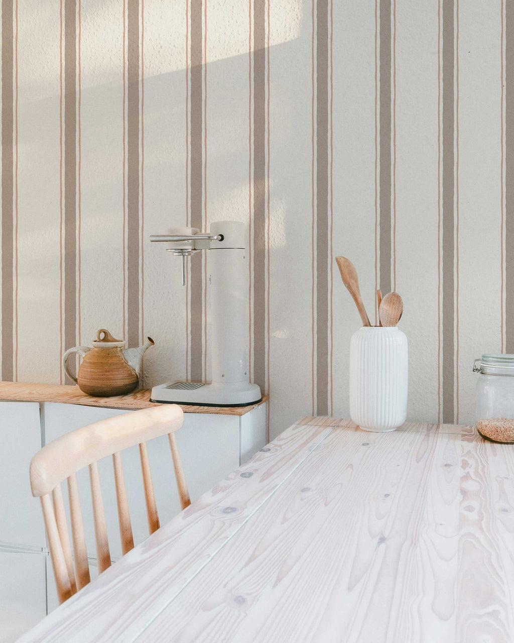 Moulding Line Wallpaper in Vintage Rose - Riverpine