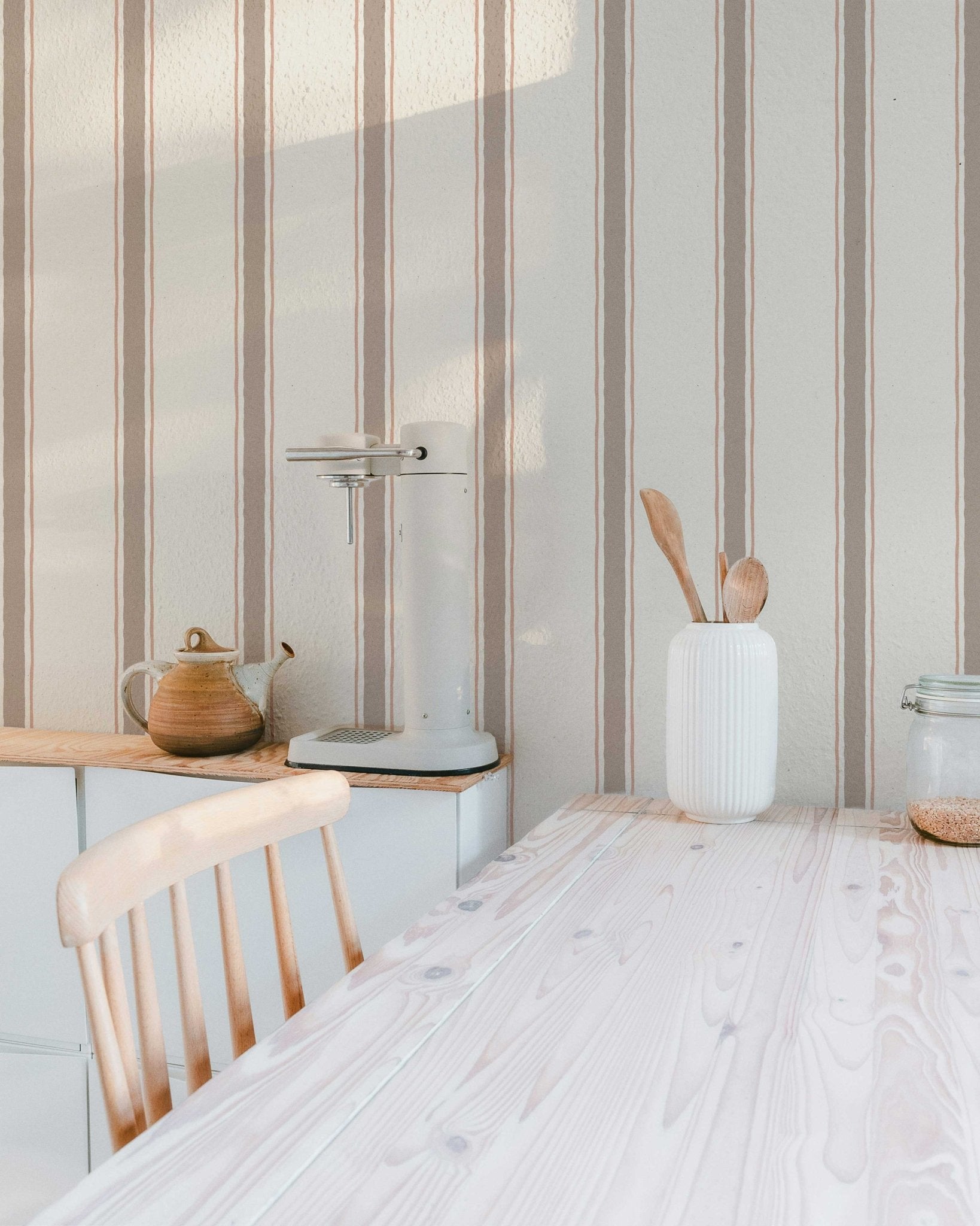 Moulding Line Wallpaper in Vintage Rose - Riverpine